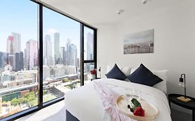 A Cozy 2Br Apt Near Melbourne Central City Views